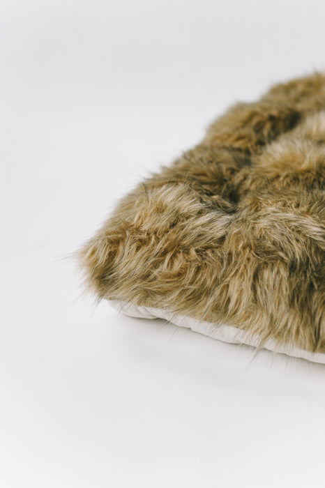 E & E Teepee: Fox Faux Fur Mattress